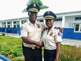 Haiti - Demonstrations : Police stations attacked, the Commissioner of St-Marc replaced - HaitiLibre.com : Haiti news 7/7